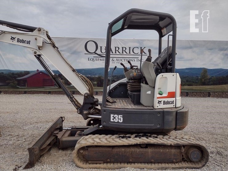 2010-bobcat-e35-image-12