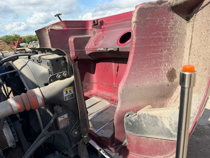 2008-peterbilt-335-image-39