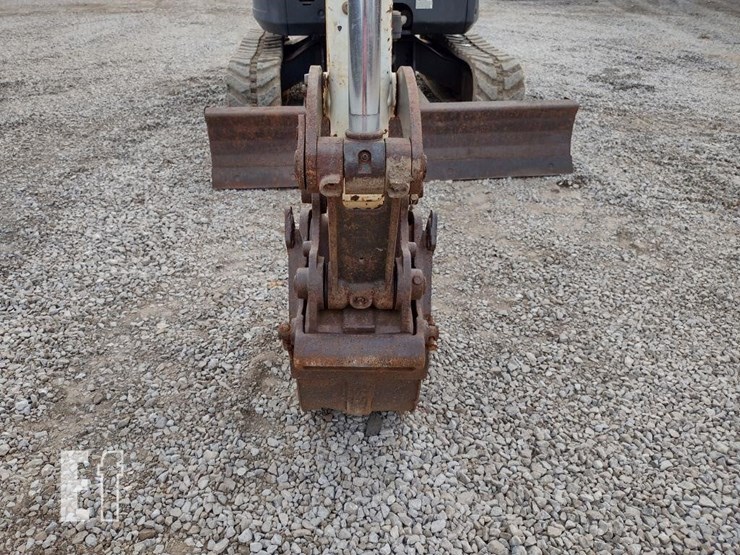 2010-bobcat-e35-image-23
