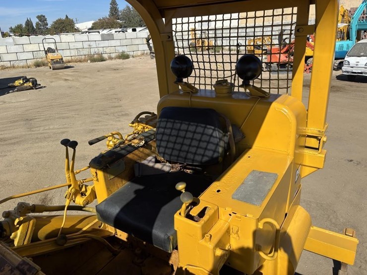 caterpillar-crawler-loader-image-20