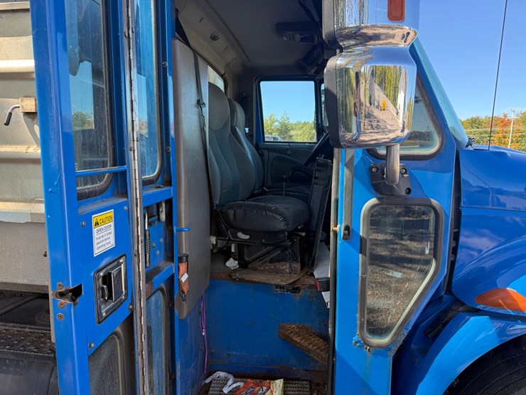 2002-international-durastar-4300-image-36