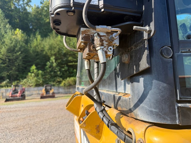 caterpillar-d5k2-lgp-image-46