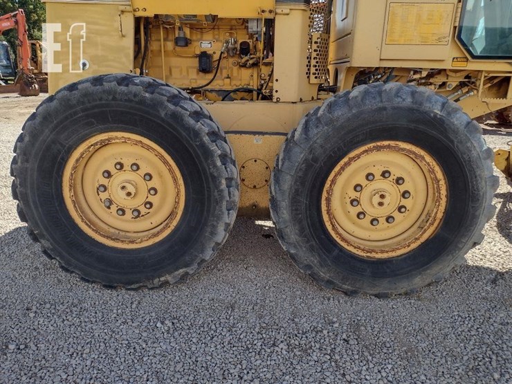 1993-deere-570b-image-38