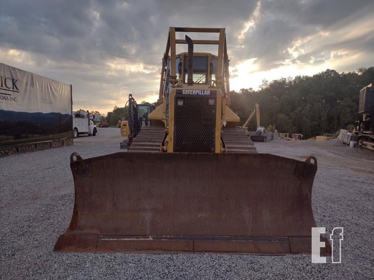 2006-caterpillar-d5n-xl-image-2