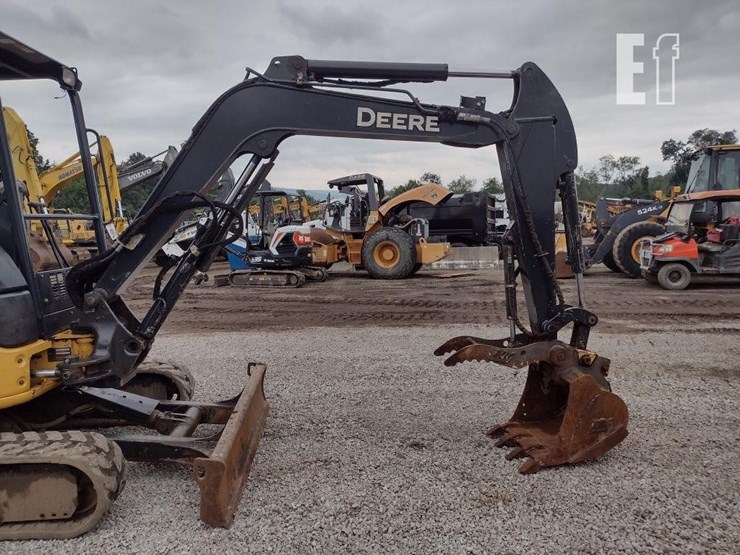 2016-deere-35g-image-25