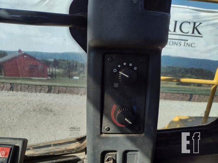 2012-deere-744k-image-10
