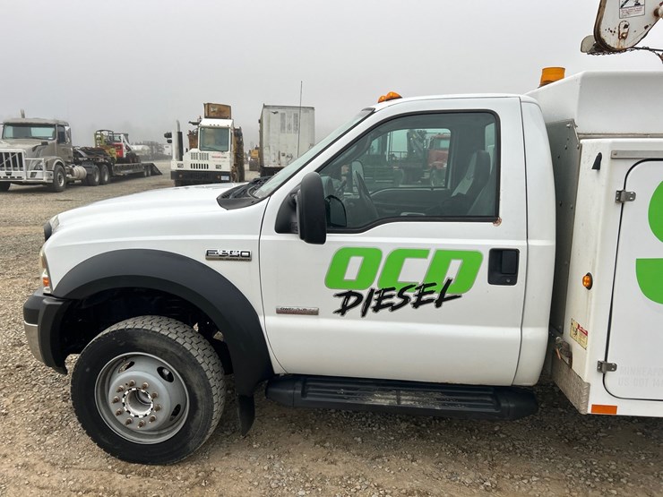 2006-ford-f550-image-14