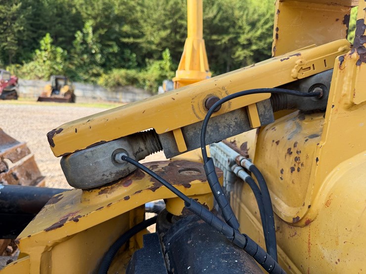 caterpillar-d5k2-lgp-image-72
