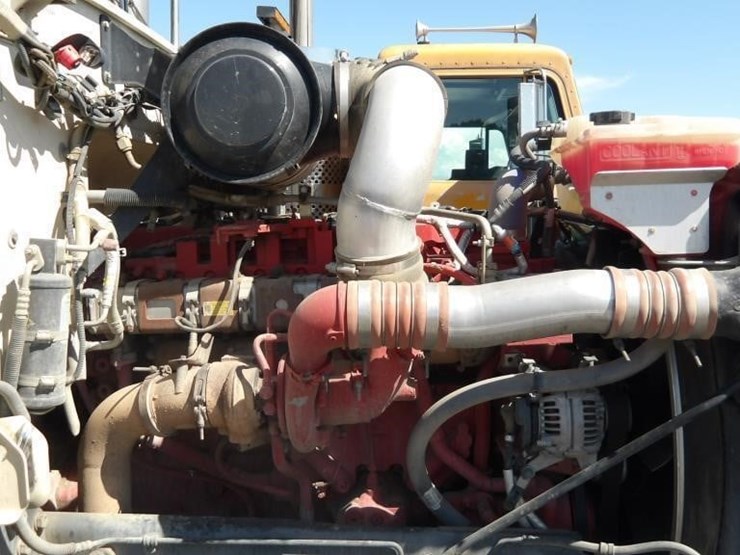 2015-peterbilt-365-image-13