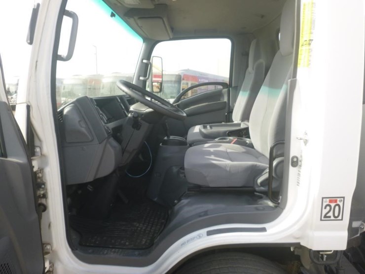2017-chevrolet-5500-beverage-truck-image-9