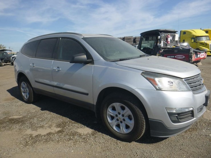 2017-chevrolet-traverse-image-2