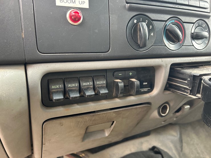 2006-ford-f550-image-65