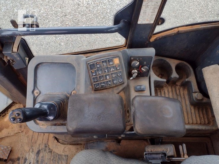 2006-deere-444j-image-9