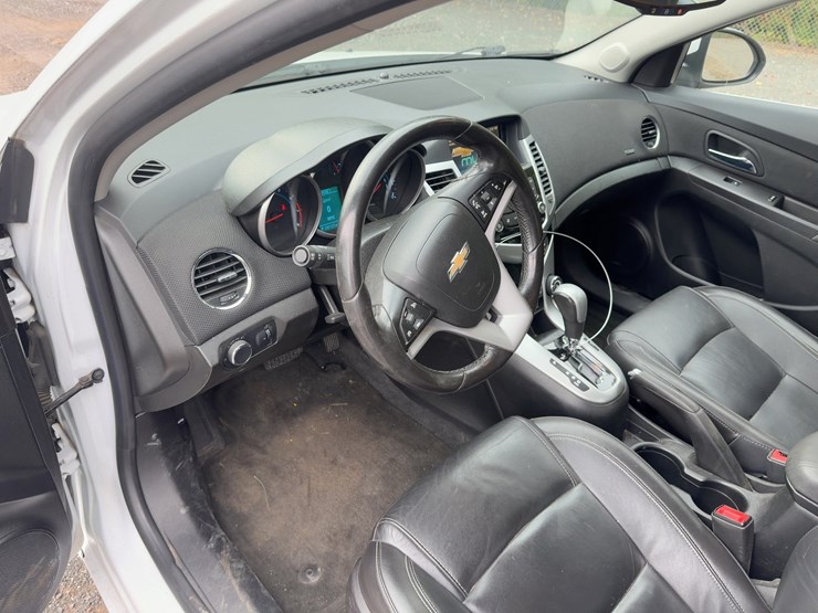 2015-chevrolet-cruze-lt-automobile-image-18