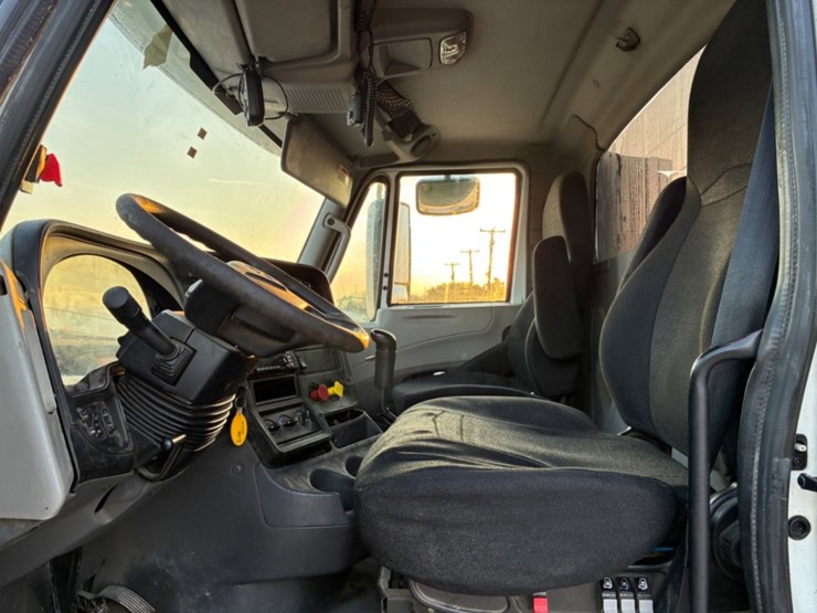2017-international-prostar-image-7