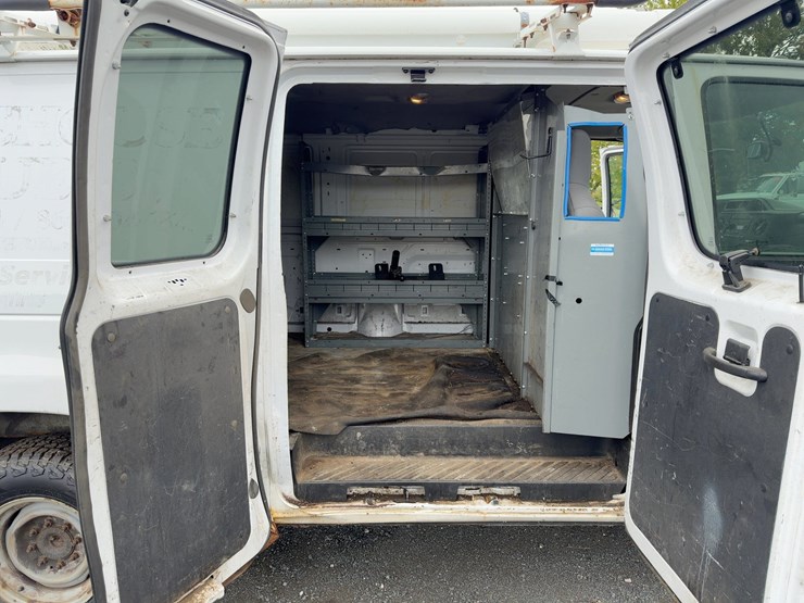 2014-ford-e250-image-13