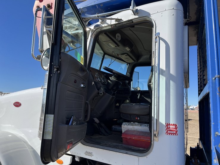 2009-peterbilt-367-image-9