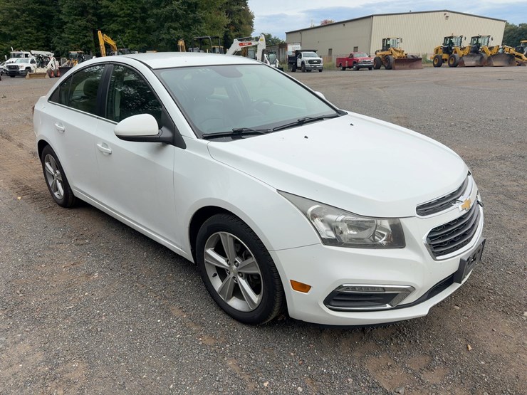 2015-chevrolet-cruze-lt-automobile-image-7