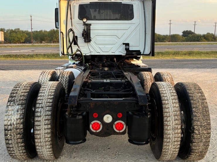2017-international-prostar-image-5