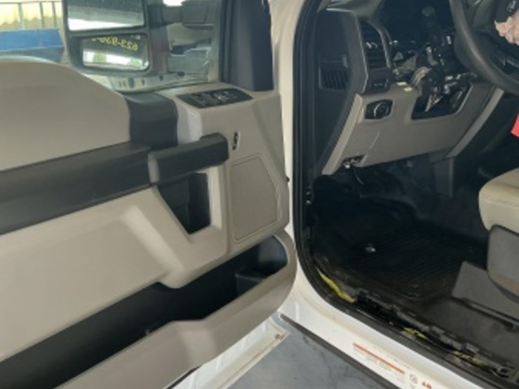 2022-ford-f550-image-21