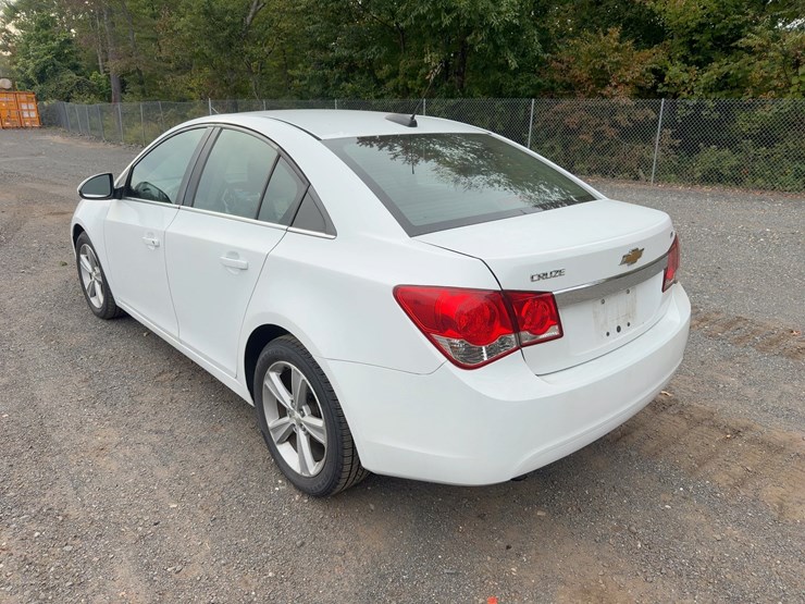2015-chevrolet-cruze-lt-automobile-image-3
