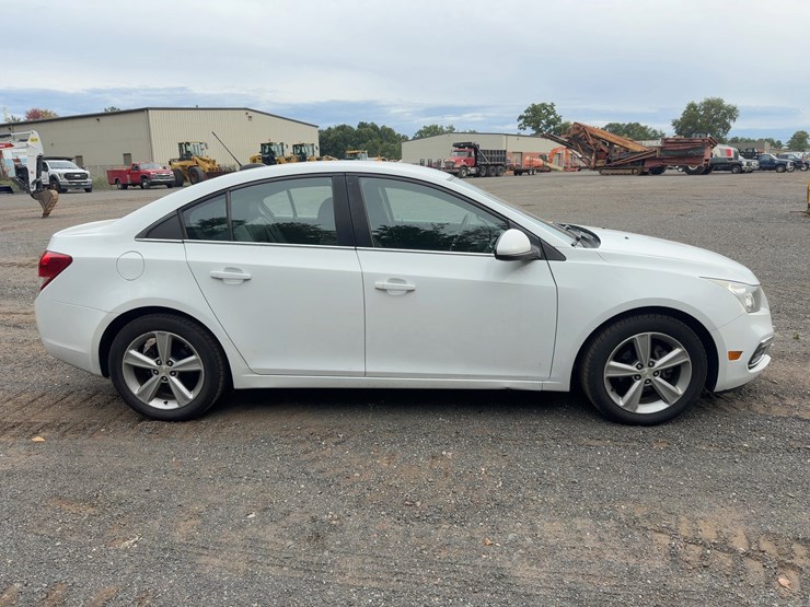 2015-chevrolet-cruze-lt-automobile-image-6