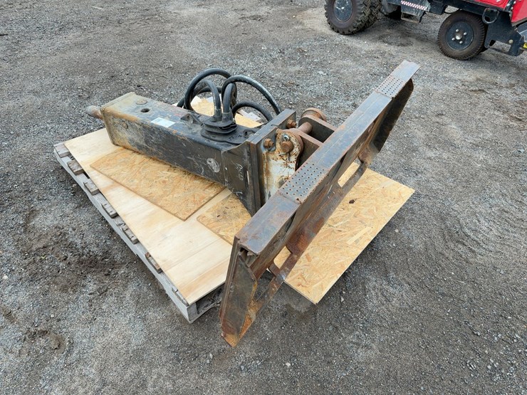 chicago-pneumatic-rx4-hydraulic-breaker-hammer-image-2