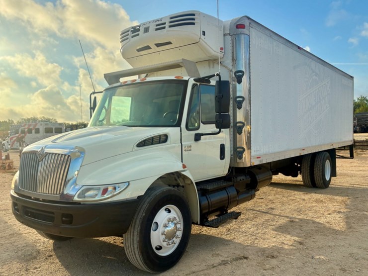 2008-international-durastar-4300-image-1