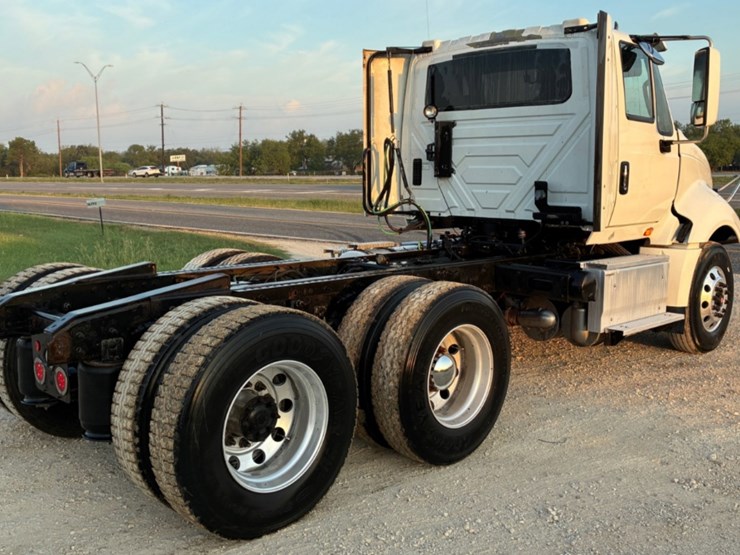 2017-international-prostar-image-4