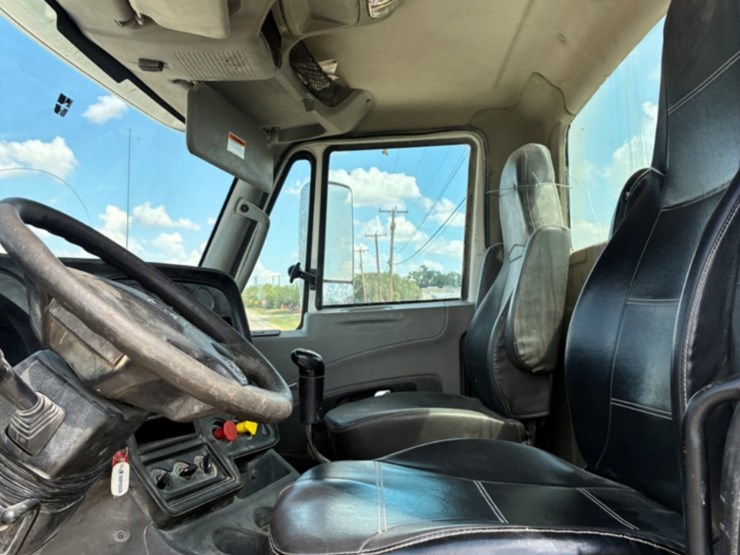 2016-international-prostar-image-6