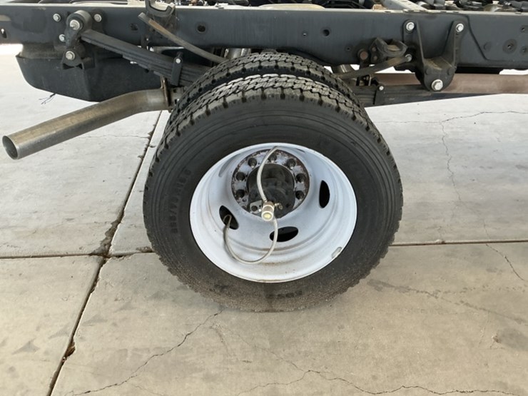 2022-ford-f550-image-7