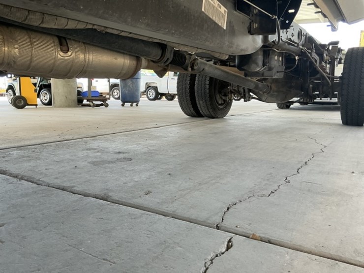 2022-ford-f550-image-24