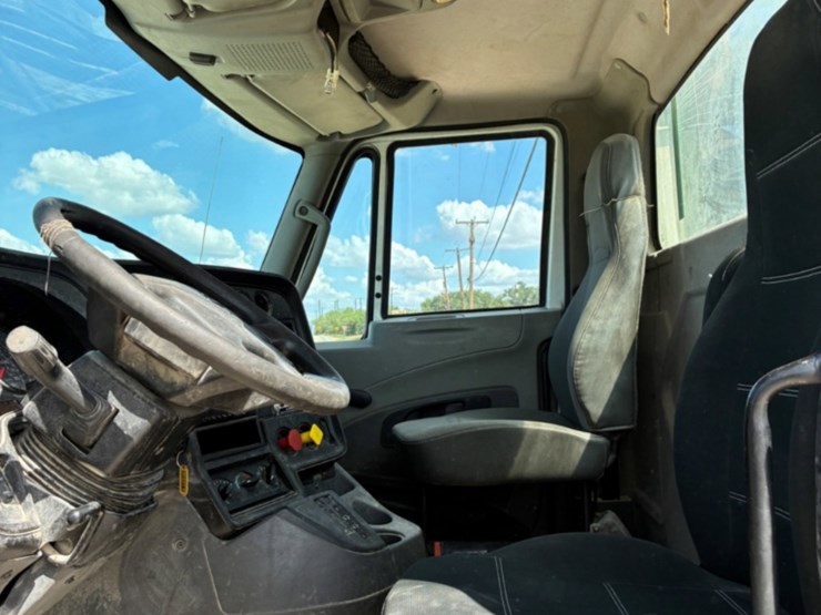 2017-international-prostar-image-7