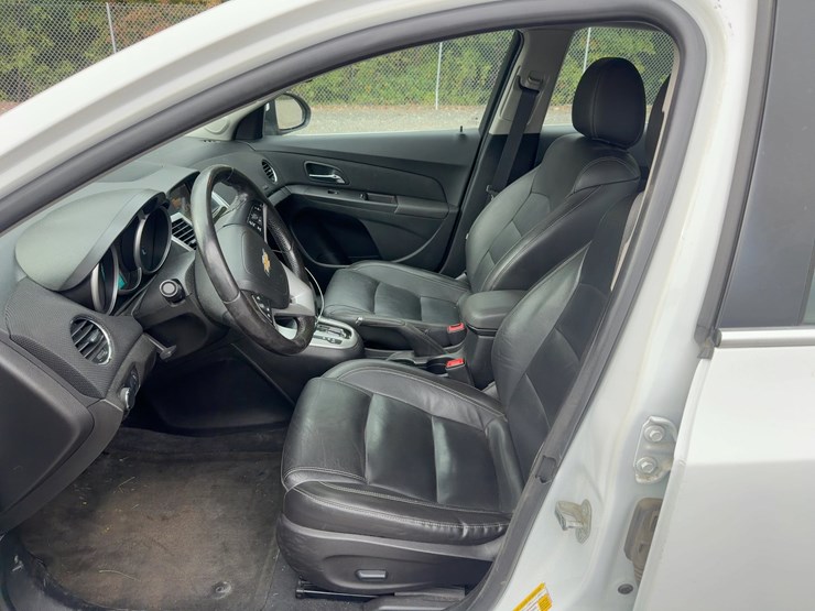 2015-chevrolet-cruze-lt-automobile-image-17