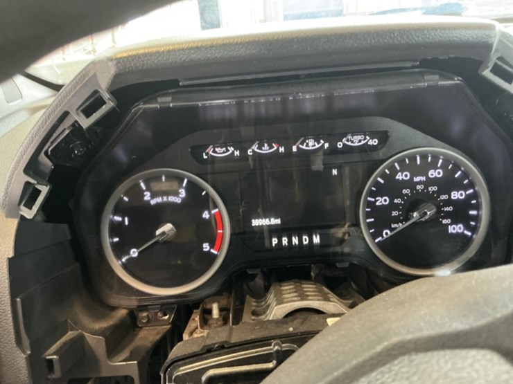 2022-ford-f550-image-16