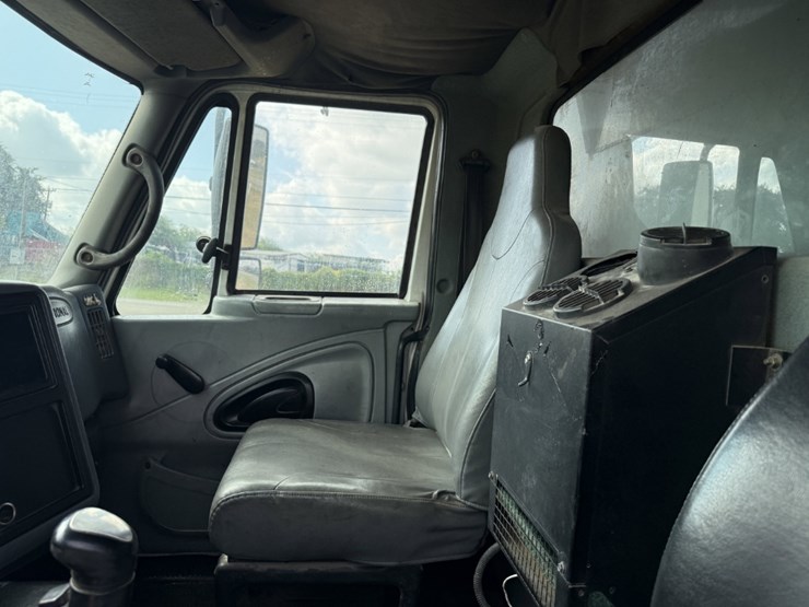 2004-international-transtar-8600-image-12