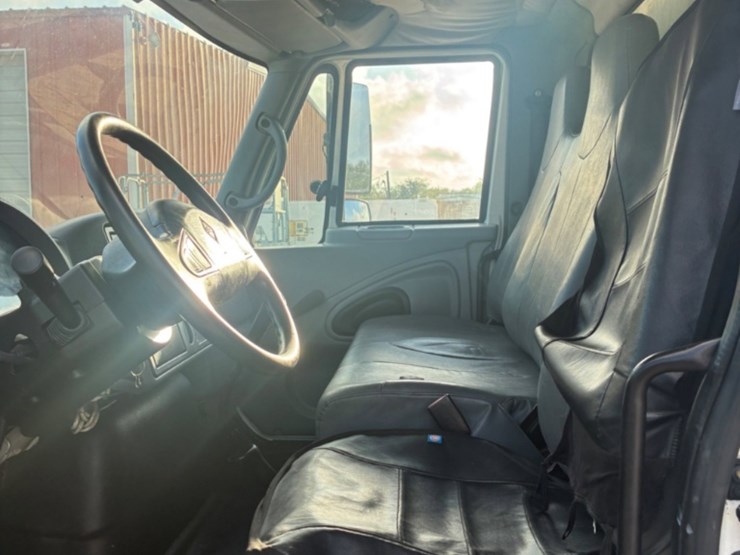 2008-international-durastar-4300-image-8