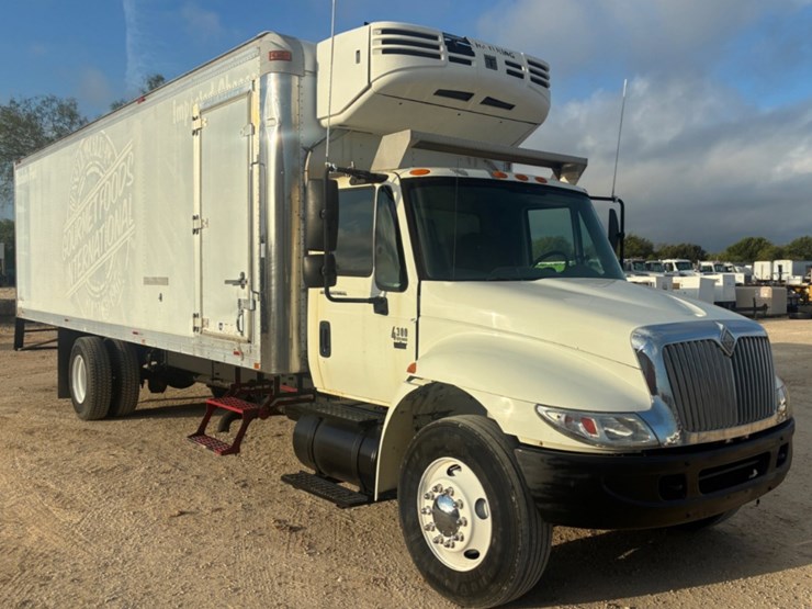 2008-international-durastar-4300-image-3