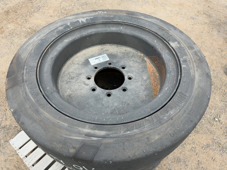 (4)-33x12-20-solid-skid-steer-tires-image-4