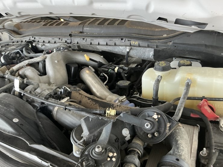 2022-ford-f550-image-11
