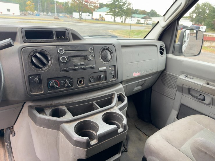 2014-ford-e250-image-18