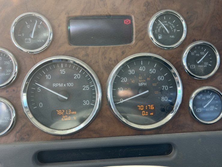 2009-peterbilt-367-image-11