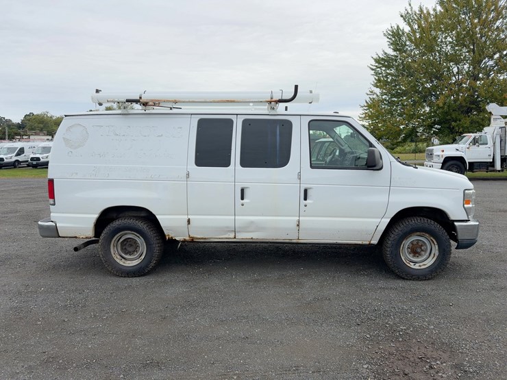 2014-ford-e250-image-6