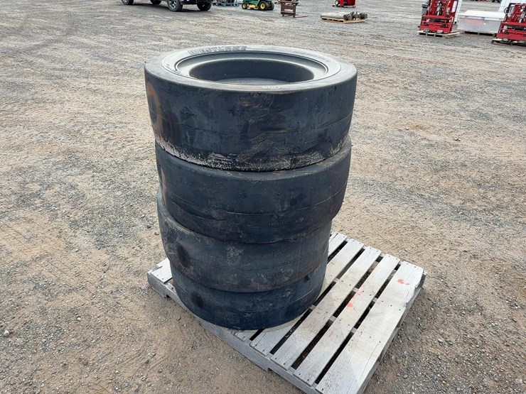 (4)-33x12-20-solid-skid-steer-tires-image-1