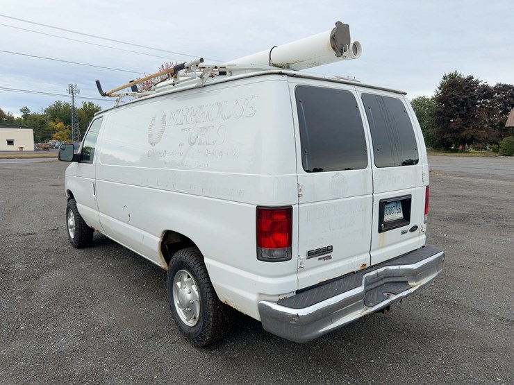 2014-ford-e250-image-3