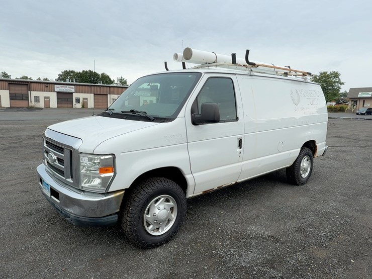 2014-ford-e250-image-1