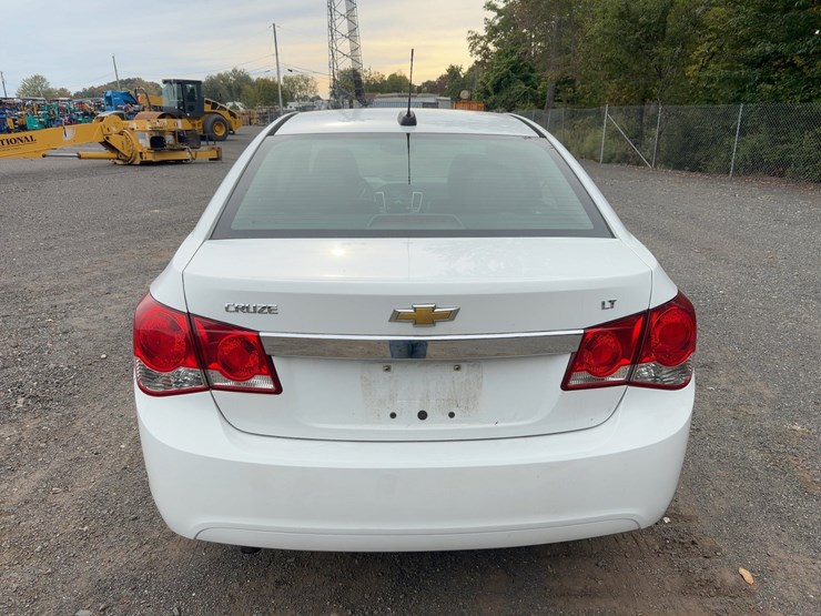 2015-chevrolet-cruze-lt-automobile-image-4