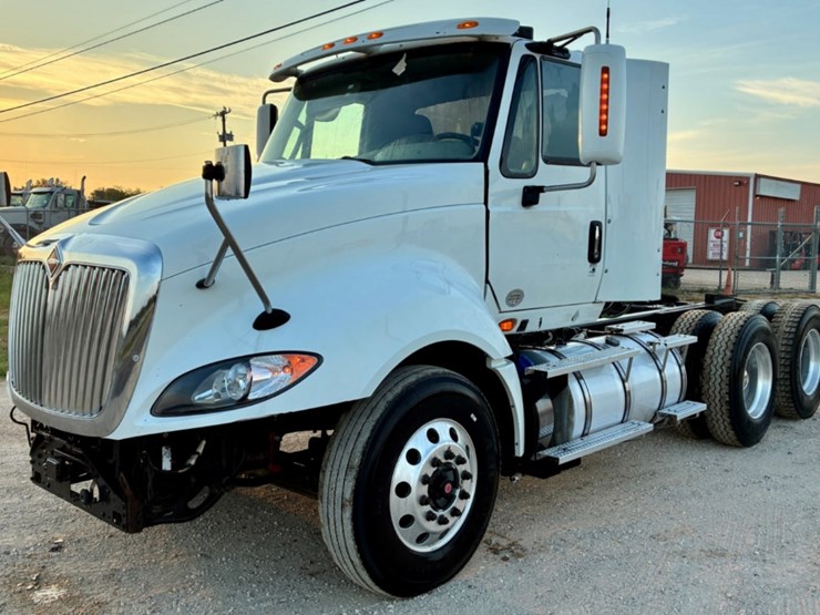 2017-international-prostar-image-1