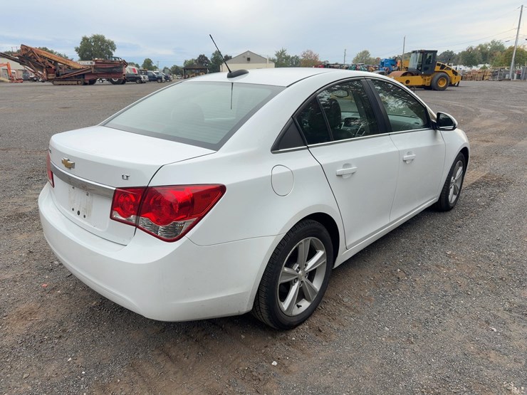 2015-chevrolet-cruze-lt-automobile-image-5