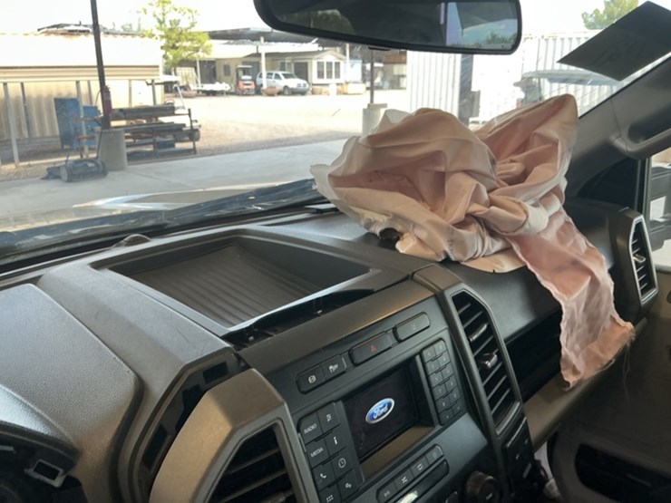 2022-ford-f550-image-17
